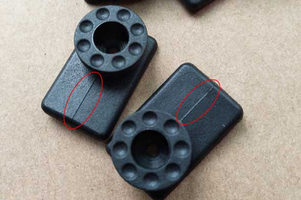 Weld line defect on injection molded plastic products